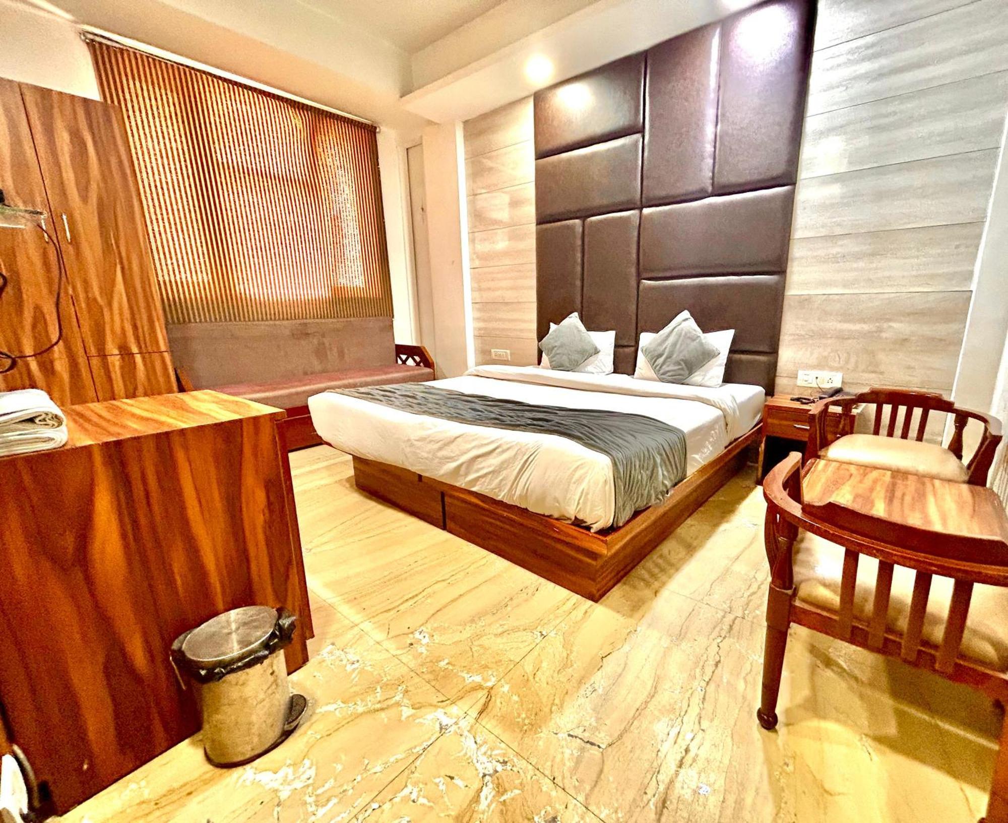 The Tomar Hospitality Hotel New Delhi Exterior photo